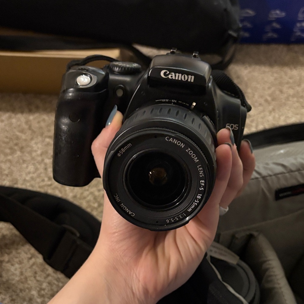 Canon DS6041 Camera with bag and stand